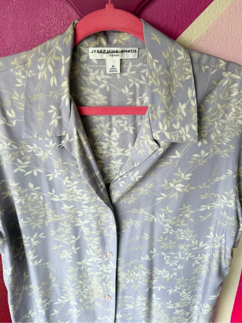 Josephine Chaus Sport Silky Button Down Sz M Lavender Leaf Print Short Sleeve